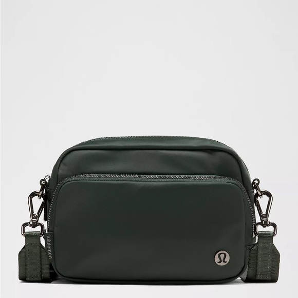 Lululemon Everywhere Crossbody Bag 2L Metal Hardware- Rainforest  Green/Gunmetal